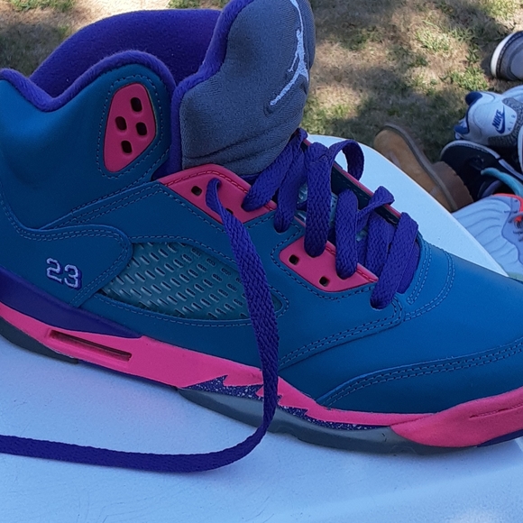 Youth jordans - Picture 1 of 2